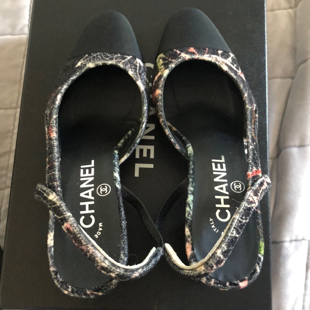 Chanel Velvet Captoe Slingback 35 5 authentic